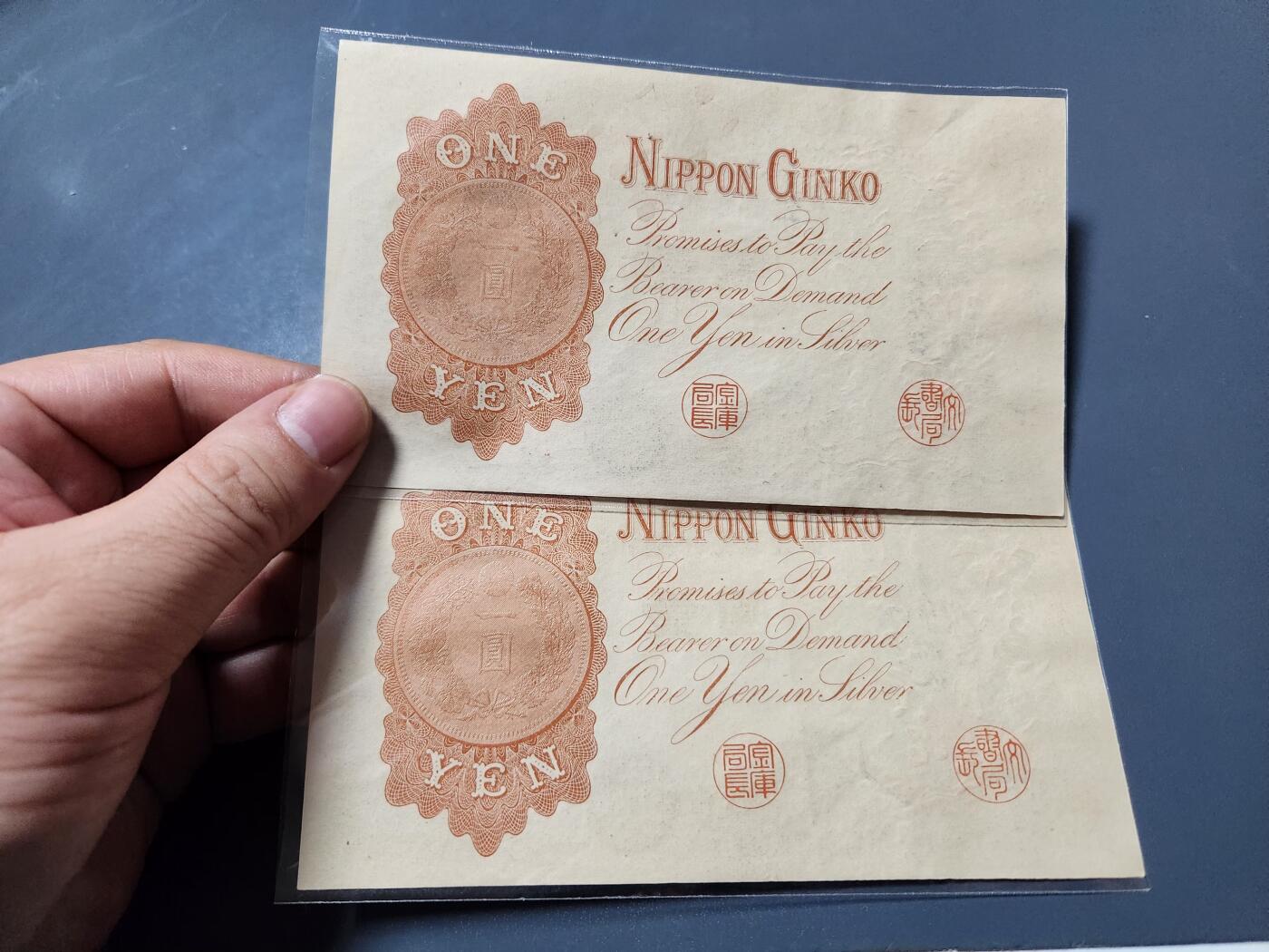 3月25号晚上8点 外国纸币自动截拍第45场 200番2连号 号码很好 56-8787/8788 几乎全新