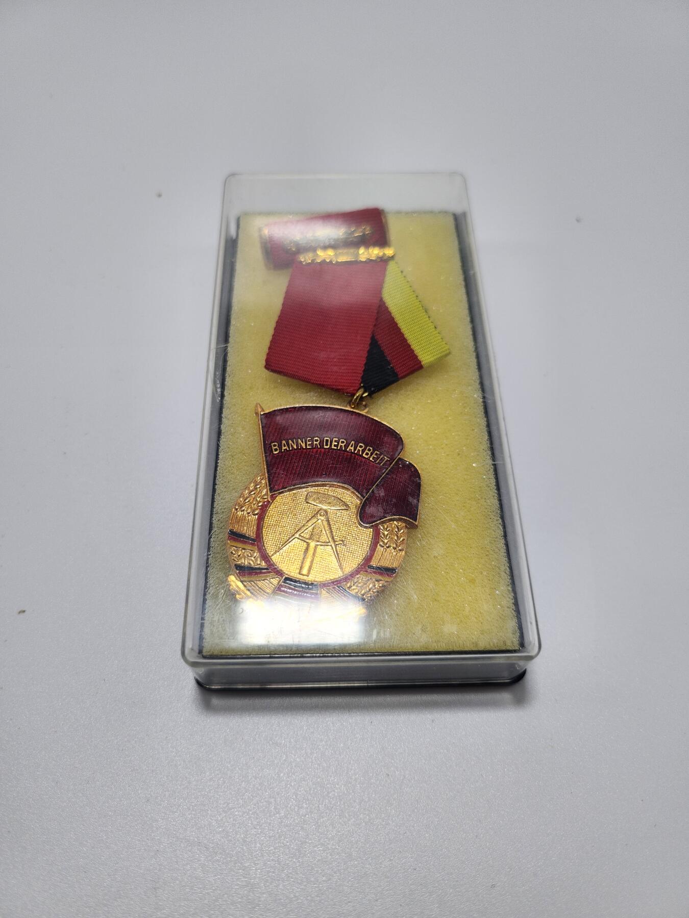 南水社第4次拍卖  民主德国三级劳动红旗勋章 完好带盒
