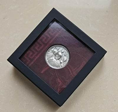 【币将精彩】世界钱币拍卖（2026-4-8） - 库克2022年斯巴达勇士双面高浮雕银币  999银1盎司，直径38.61毫米，发行1500枚，带证书包装。