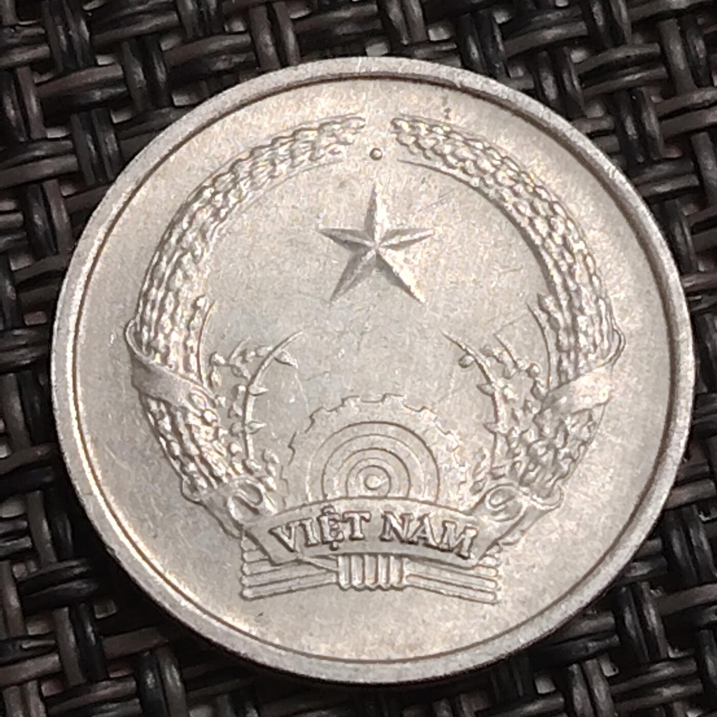 布加迪🐬～世界钱币(上海)🌾第 283 期 /  各国套币和散币 越南🇻🇳 1976年 1毫 原光好品