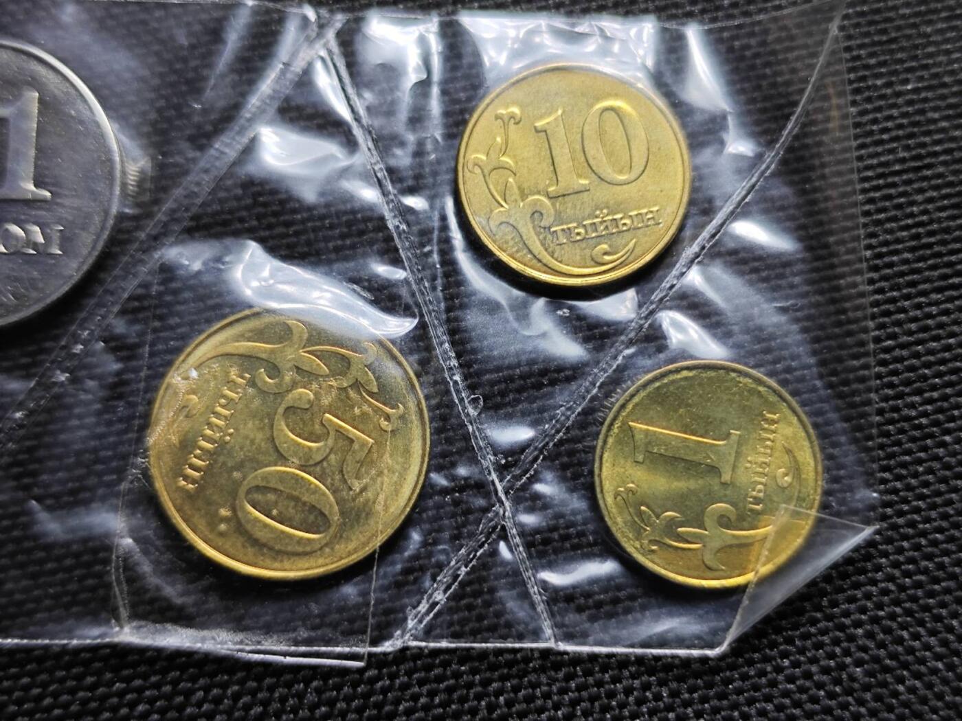 KK钱币收藏小铺   套币专场 2月预留时间 周末发货  吉尔吉斯斯坦大小面值一组