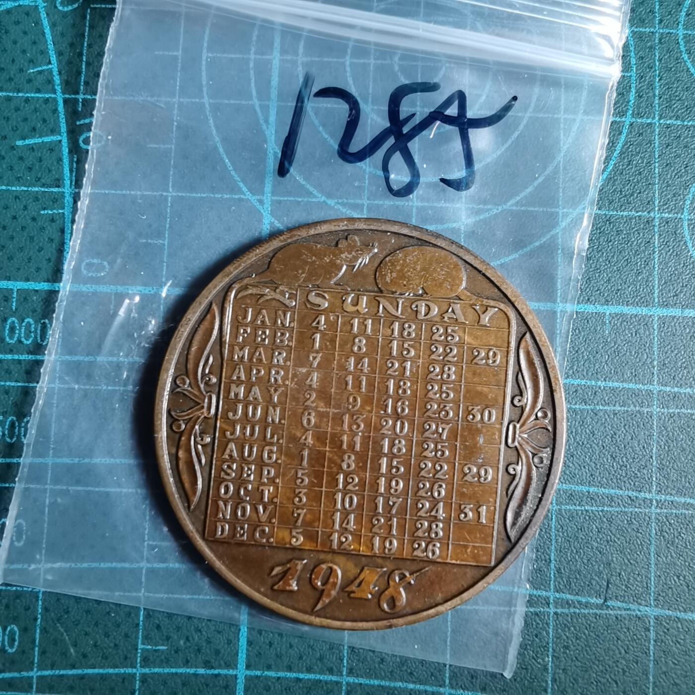 沼泽如烟--第1033场 1948年纪念章带日历