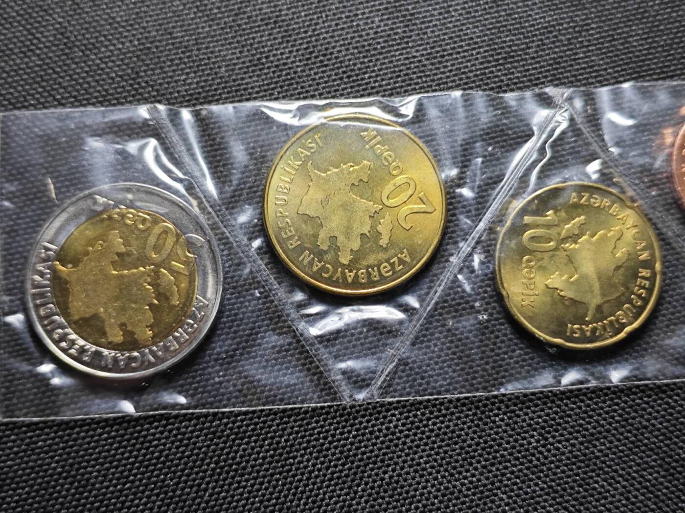 KK钱币收藏小铺   套币专场 2月预留时间 周末发货  阿塞拜疆大小面值一组