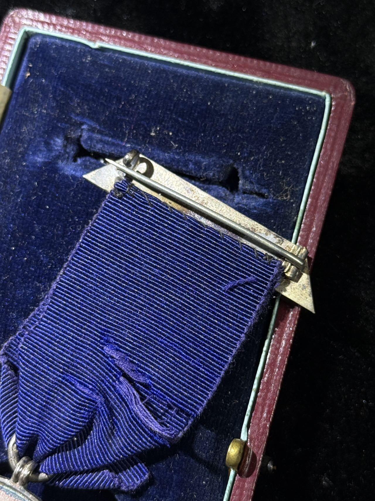 戎马世界章牌大赏，第112期 英国奖章，银制，极品包浆