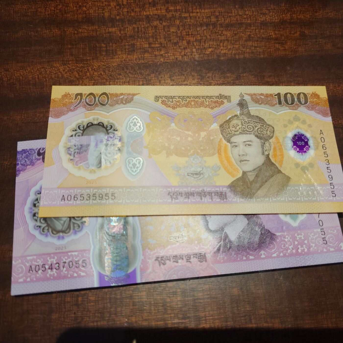 世界钱币～微拍第241期暨2026年第22期  部分新货（群里挑剩）陆续上架 2025年不丹100/500二张 如图全新绝品尾号55