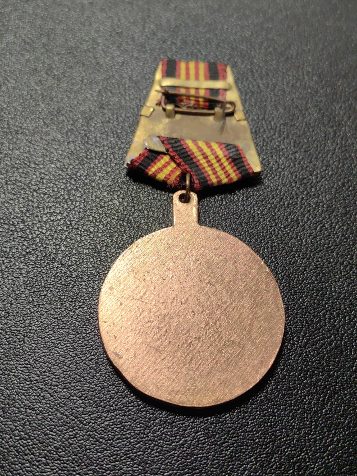 靖甫拍卖第七场 阿尔巴尼亚祖国成就奖章 剧变后抹除红星版 少见