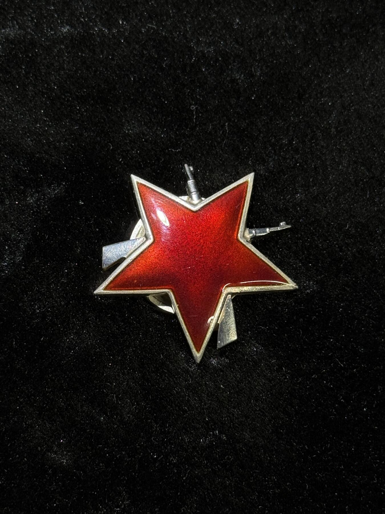 戎马世界章牌大赏，第112期 南斯拉夫三级游击队之星，苏版，银制