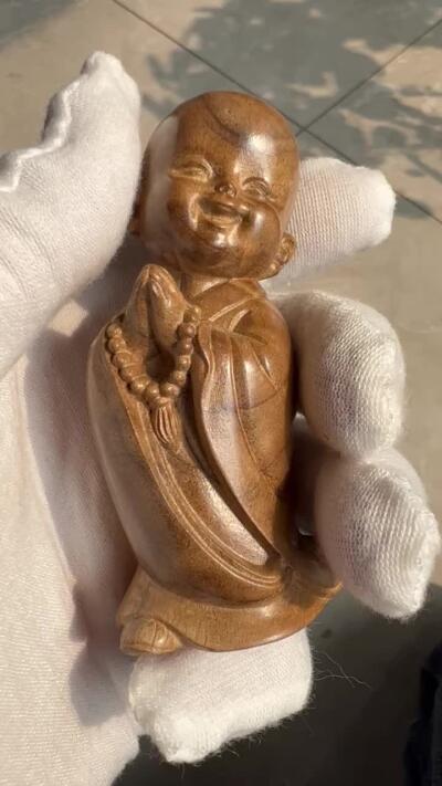 零元拍：金丝楠 精工 小师父 雕件手把件，满手留香金丝流溢。80MM