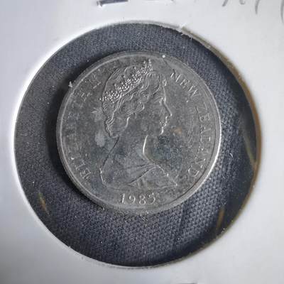 沼泽如烟--第1031场 - 新西兰1985年五分浅雕版