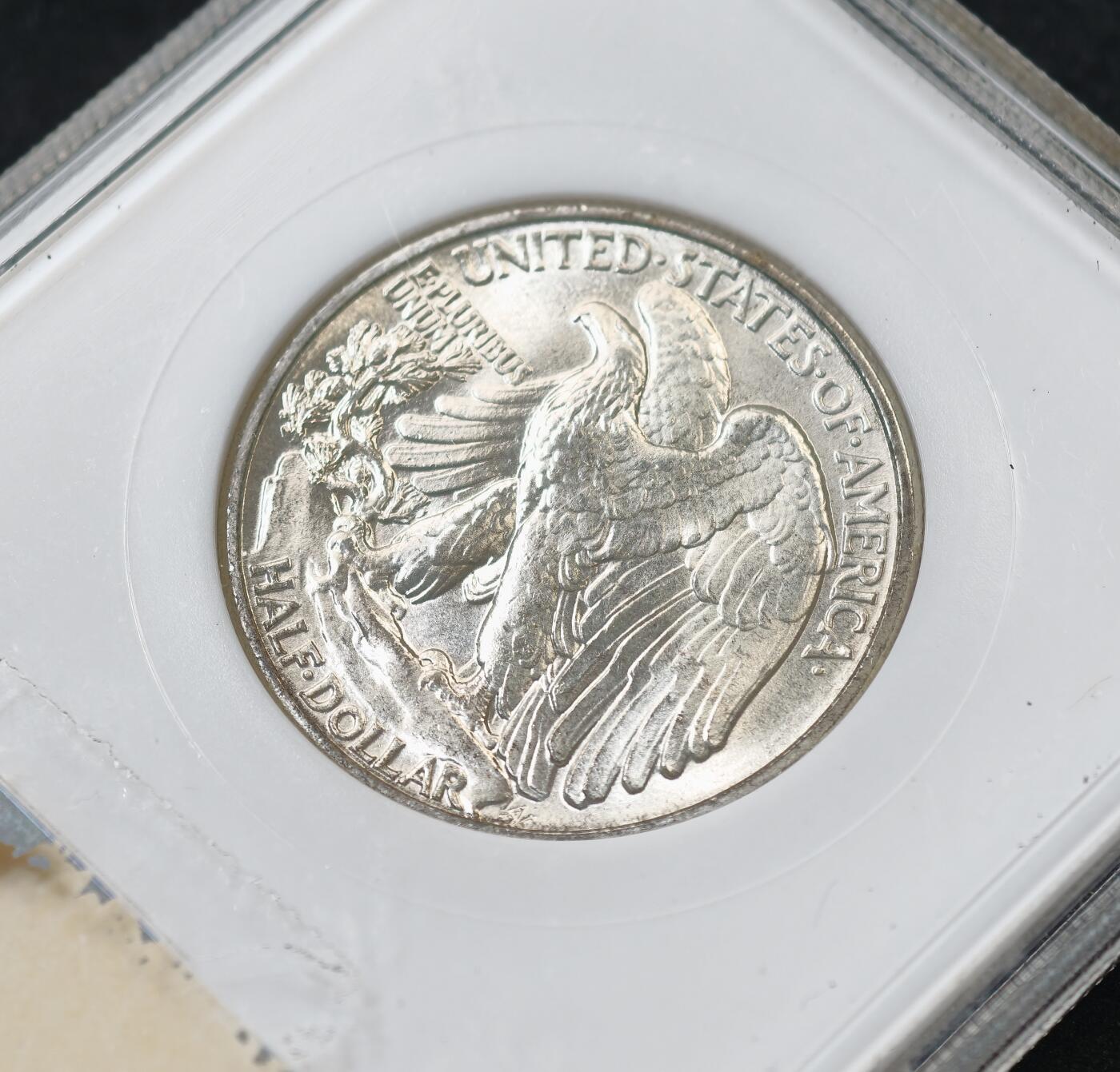 甄臻铺-世界币章拍卖（第56期），送拍享返佣金等优惠多多 NGC-MS65 1944年美国行走女神半美元，高分，老三明治盒子，质感超级好
