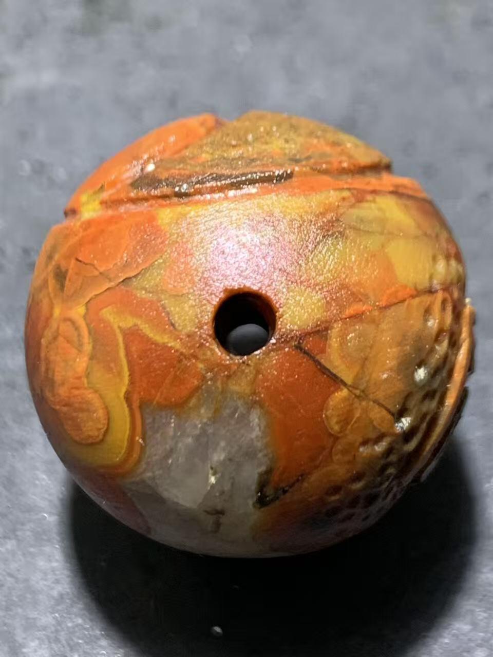 精美亚光冰飘战国红玛瑙手工雕刻道字太极阴阳鱼珠一颗！