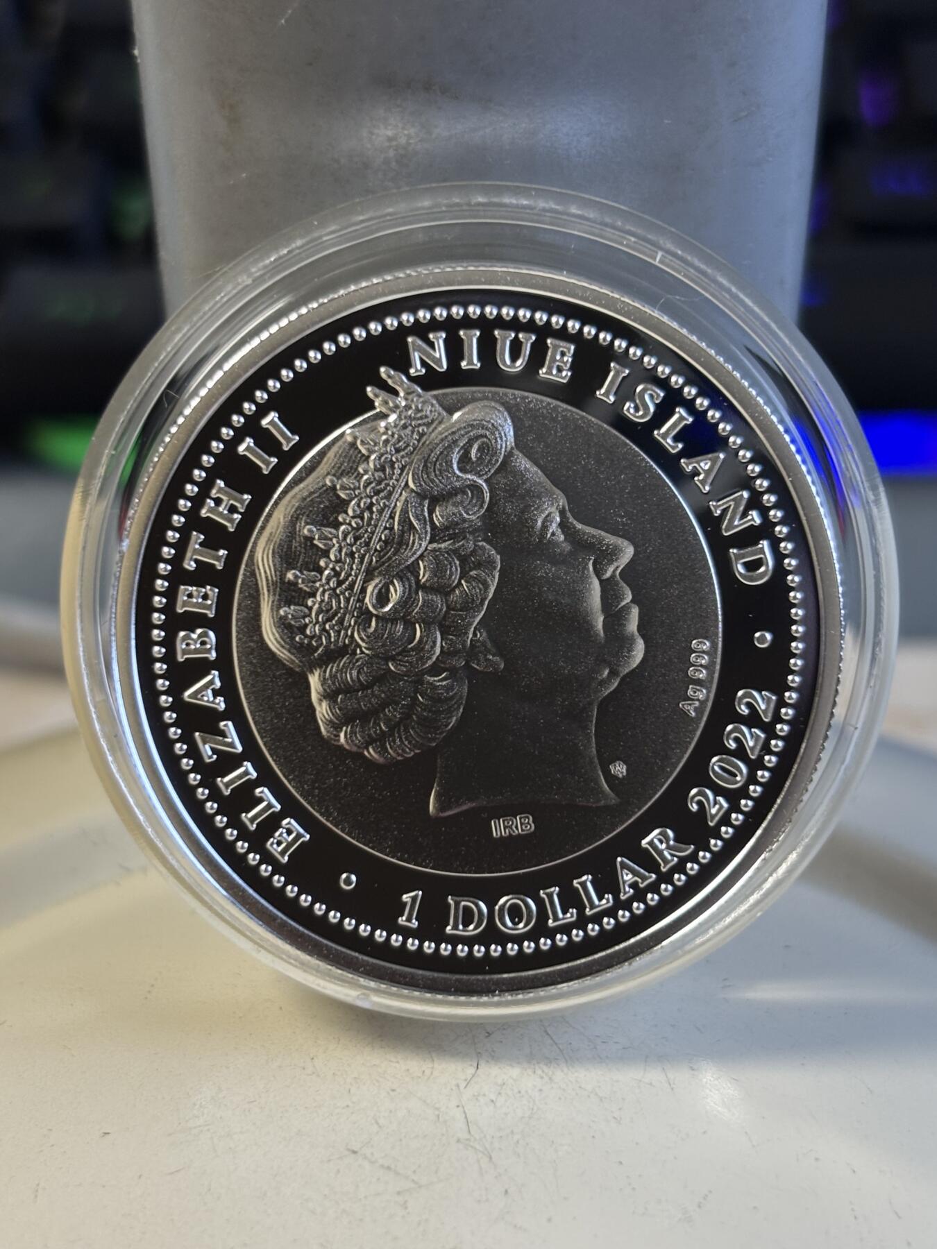 第195期拍卖 纽埃2022年古埃及圣甲虫系列9镶条纹燧石镀金银币，999银，17.5克，发行600枚