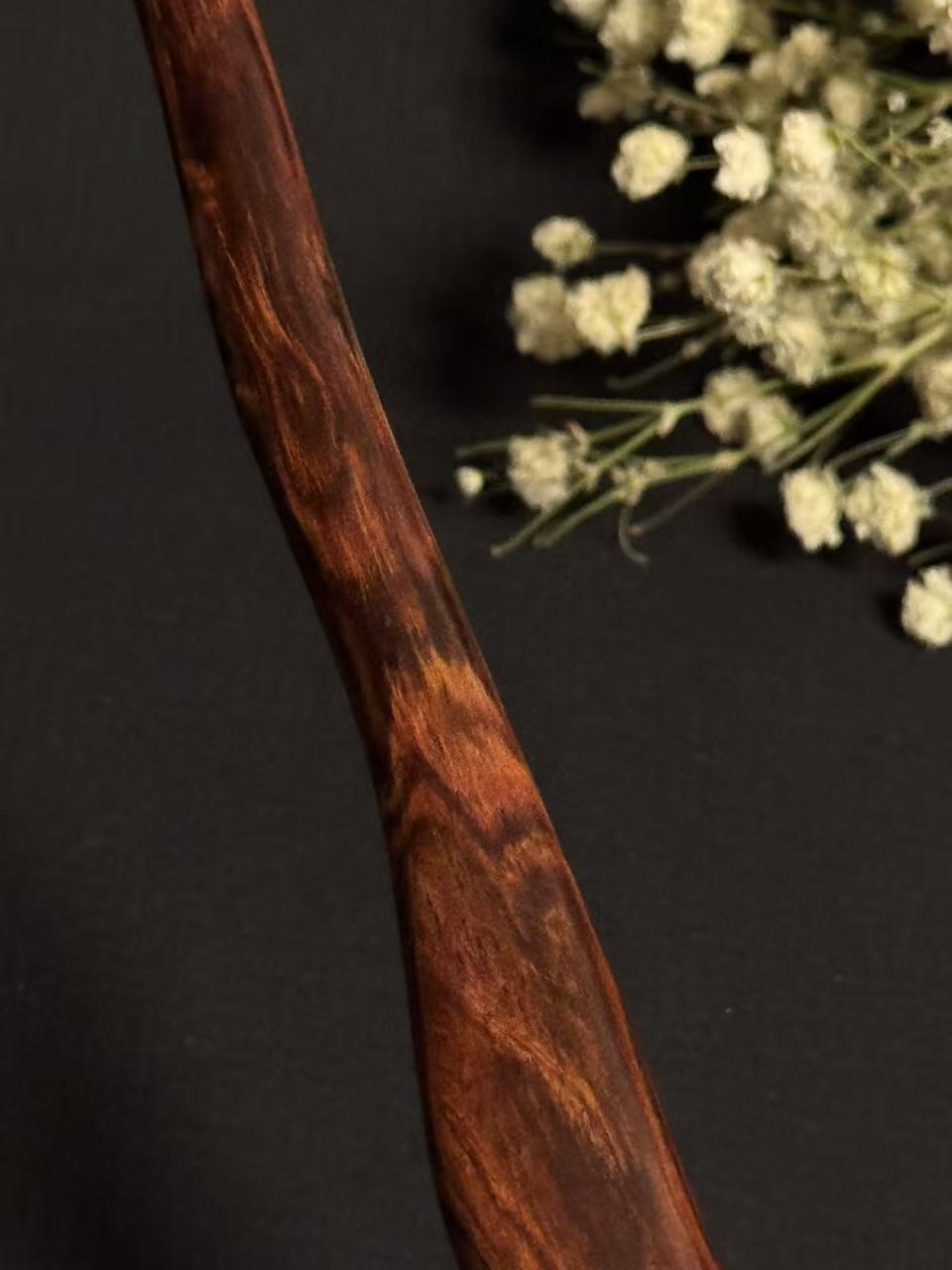 零元拍：NO.3海南黄花梨满鬼脸花纹随形文玩把玩棍，尺寸约：41/4.2/1.8CM