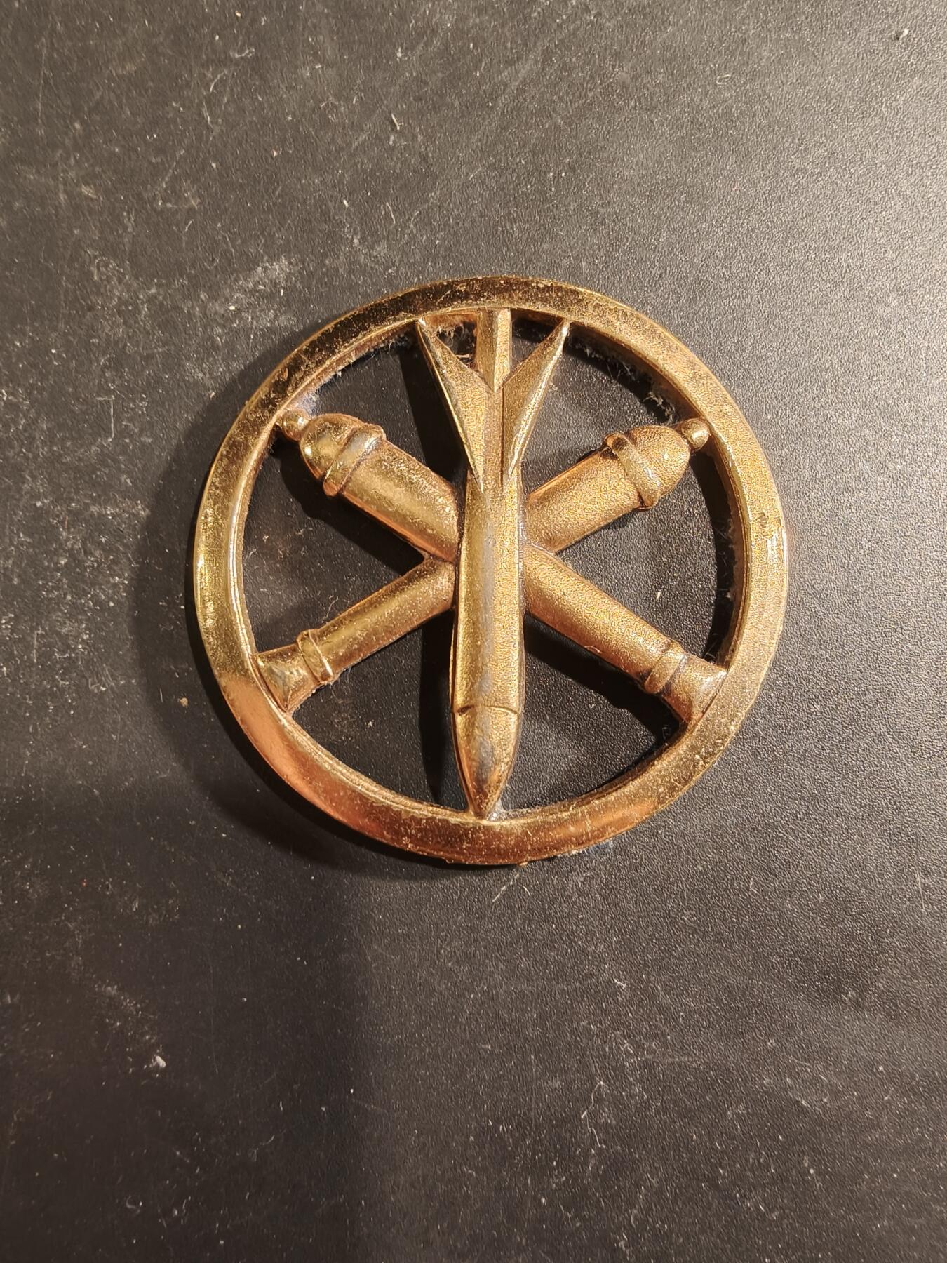 老王徽章第189期 法国炮兵贝雷帽徽   金色