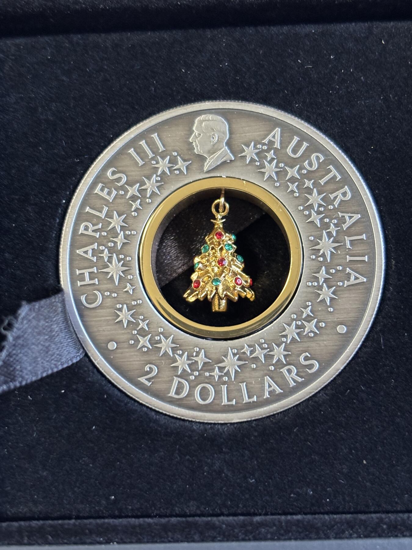 第195期拍卖 澳大利亚2025年圣诞系列中空镶嵌圣诞树2盎司仿古银币，9999银，发行2500枚