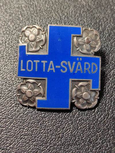靖甫拍卖第七场 - 芬兰妇女军事组织洛塔斯瓦尔德证章 银质珐琅 k6年份戳即1939制作