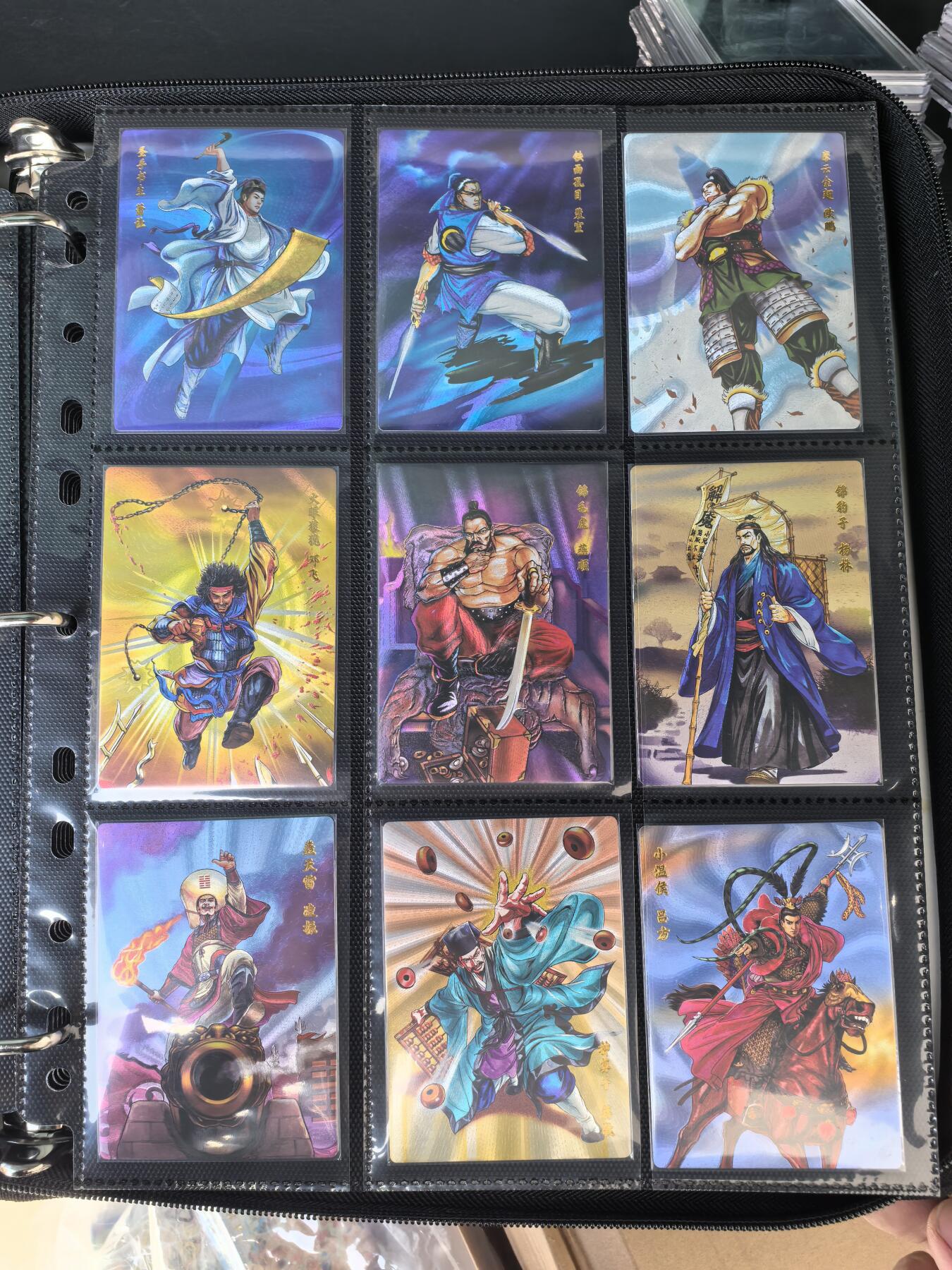 阳大大卡牌拍卖第106期（持续收拍品，周五晚上九点截拍，进群福利早知道） 【卡册】小浣熊30周年水浒传 摩点众筹 大粗闪151张大全套 包含所有特卡，一次性全部搞定，同时赠送一本万全之册B