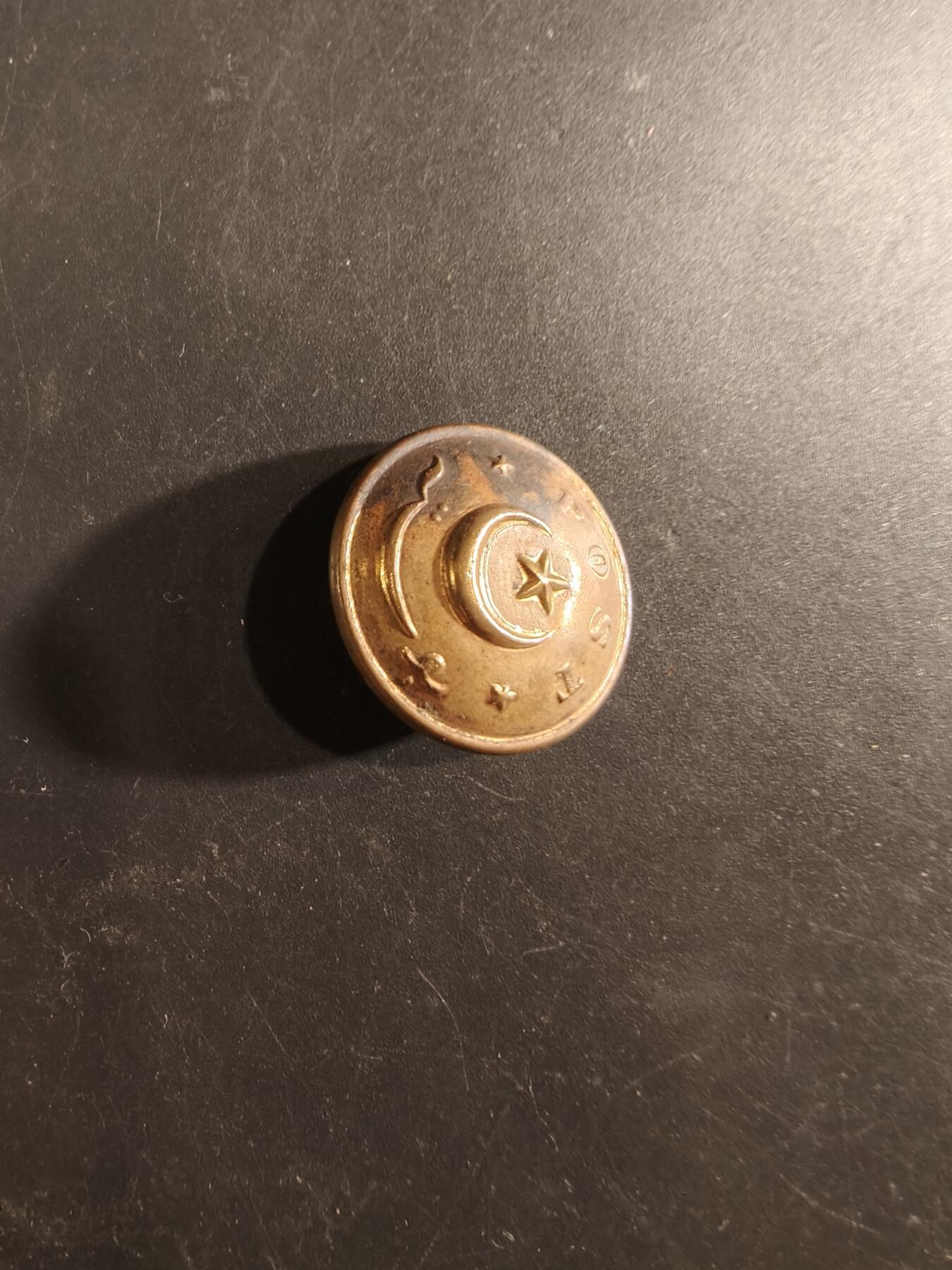 老王徽章第189期 一战土耳其奥斯曼帝国陆军铜扣   维也纳代工      25mm