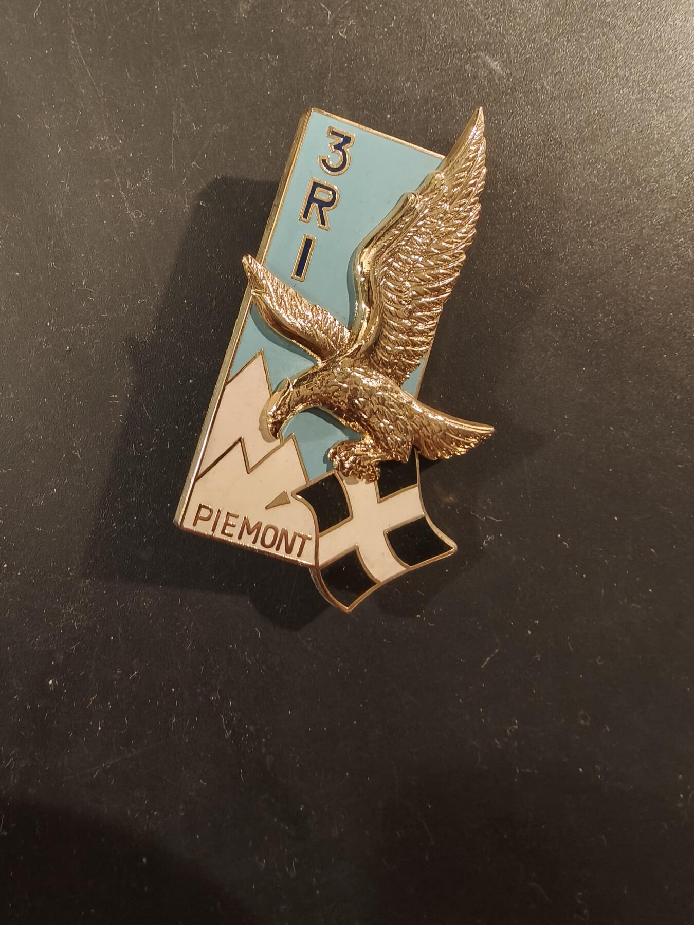 老王徽章第189期 法国陆军第3步兵团证章      该团是法军历史最悠久的六个老牌步兵团之一，创建于大革命时期