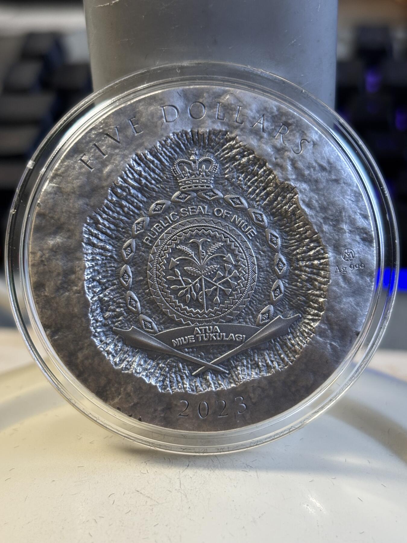 第195期拍卖 纽埃2023年雕塑系列2维纳斯2盎司高浮雕仿古银币,999银，发行500枚