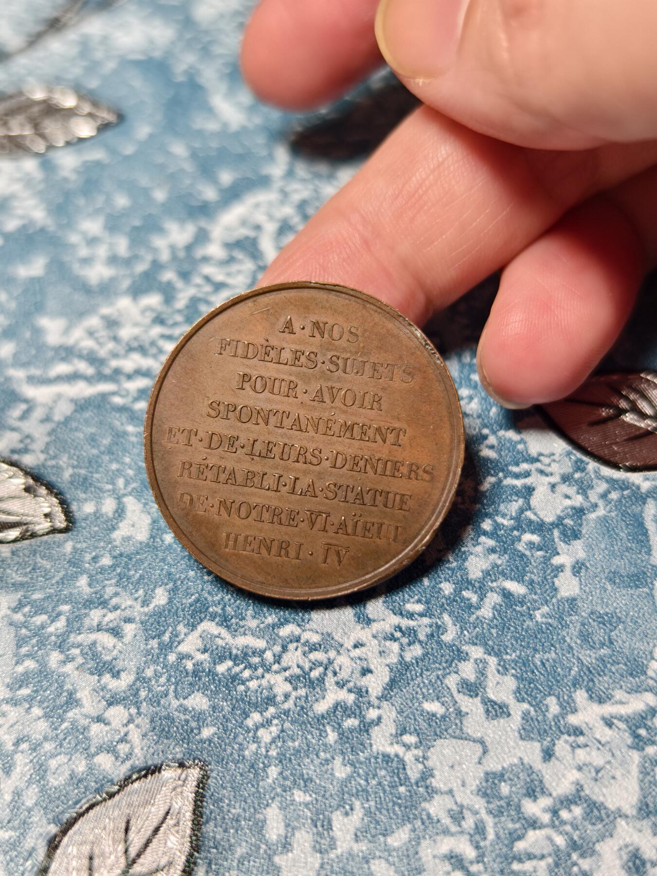 抚柳草堂-第十九期章牌钱币  奖章勋章限时免佣 满百包邮 放漏专场 1818法国波旁复辟时期的纪念铜章 由雕刻师 Raymond Gayrard 设计为纪念巴黎新桥亨利四世雕像重建而发行早期无边铭   直径33mm重20.7g