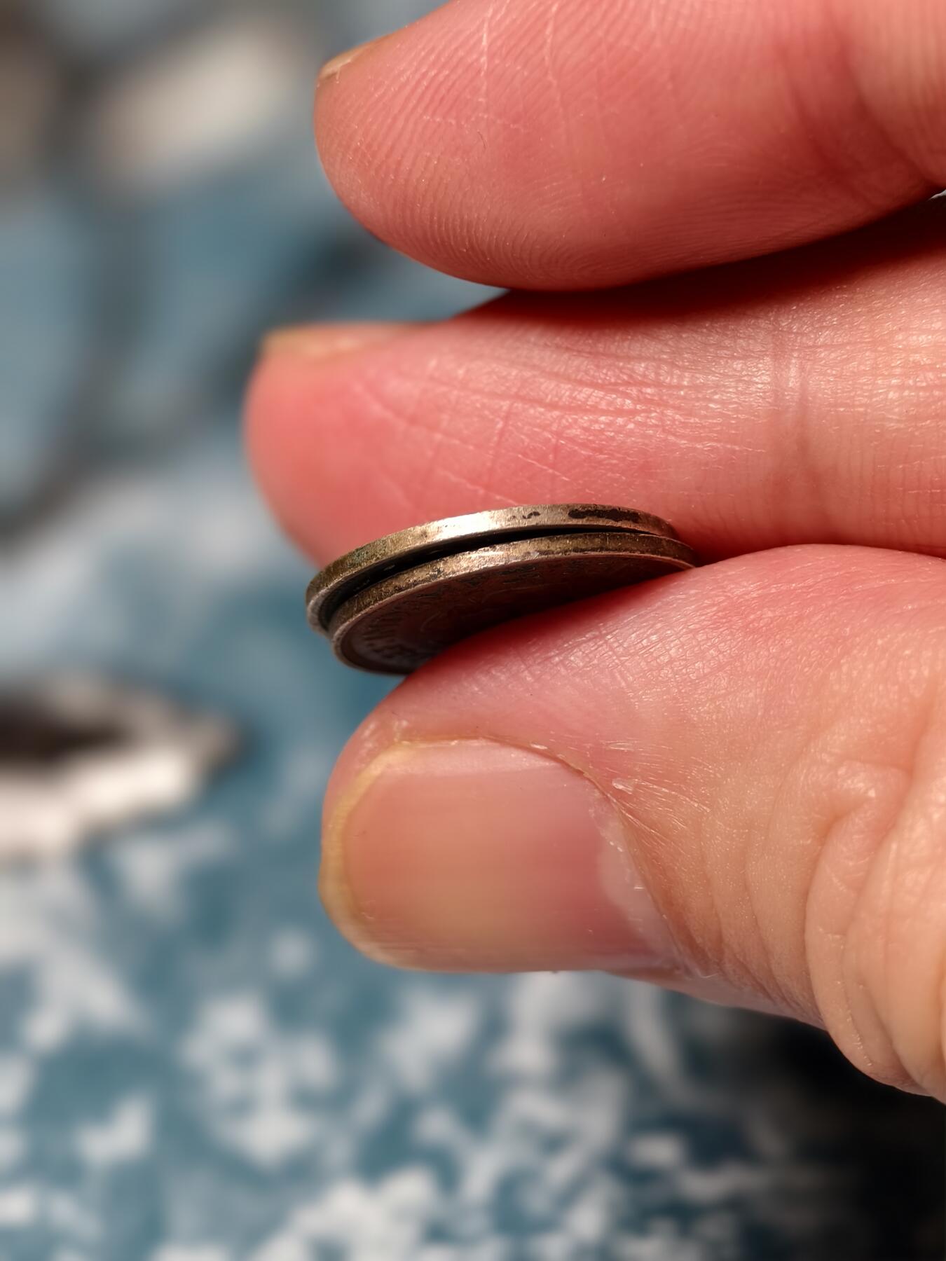 抚柳草堂-第十九期章牌钱币  奖章勋章限时免佣 满百包邮 放漏专场 1937/1941英国乔治六世三便士银币（Threepence）两枚总重2.8g 美品正面头像背面玫瑰细节都在