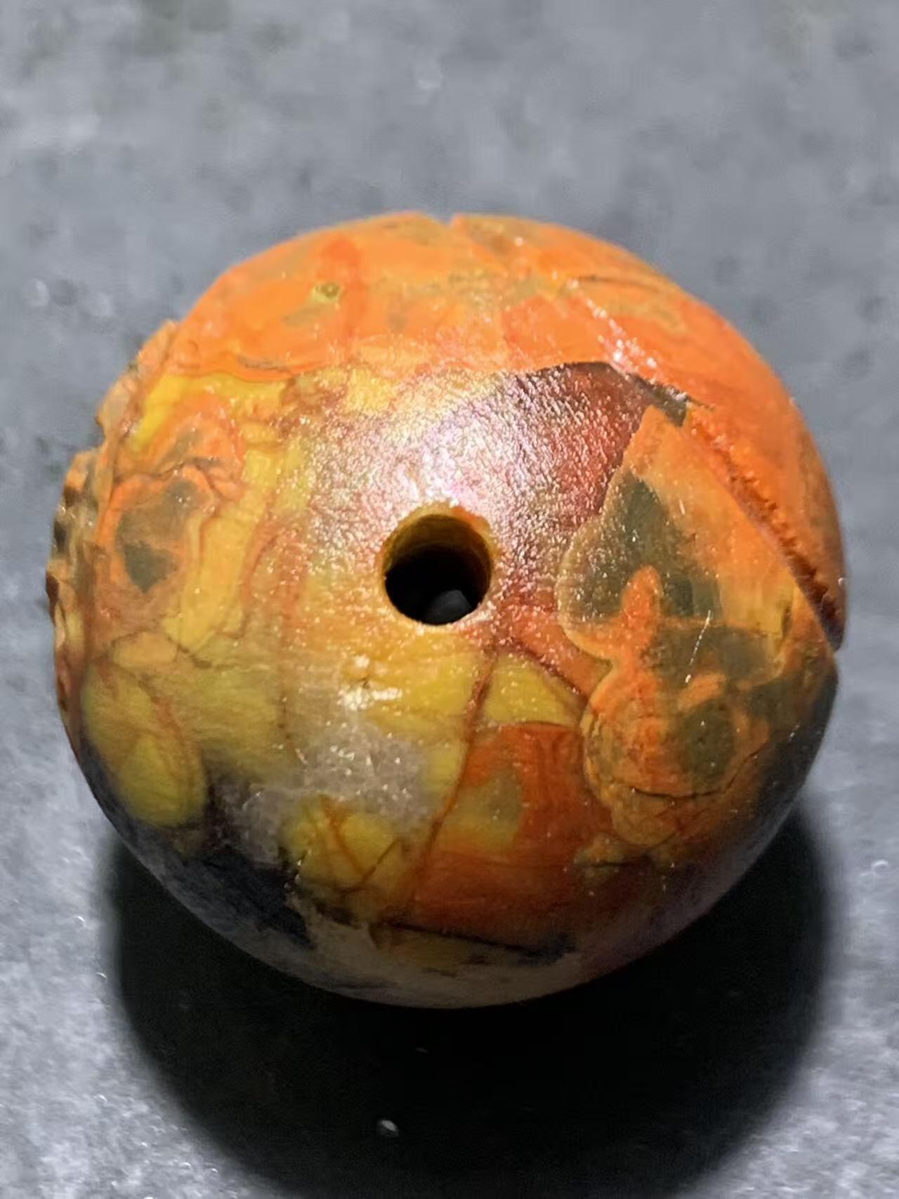 精美亚光冰飘战国红玛瑙手工雕刻道字太极阴阳鱼珠一颗！