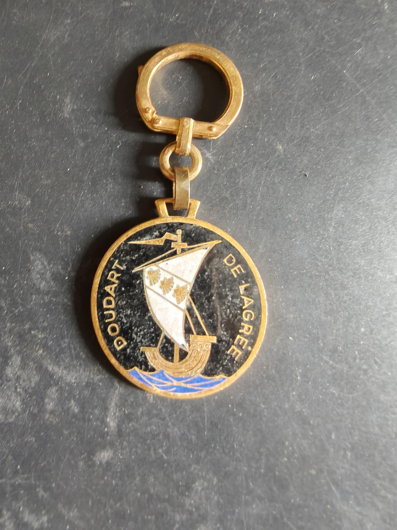 老王徽章第189期 法国海军“杜达尔·德·拉格雷”号护卫舰钥匙扣