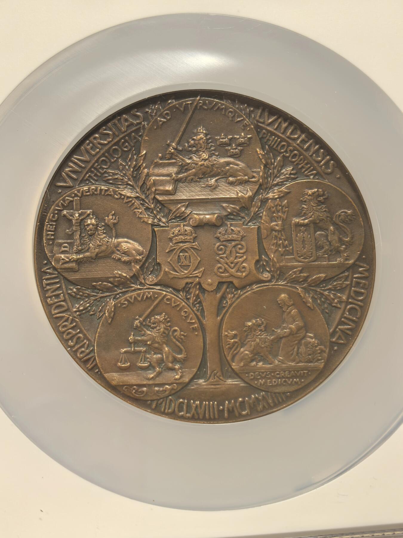 博洋堂“芳菲春韵”3月精品大拍专场暨第166期（全场包邮） NGC MS61BN 瑞典1918年卡罗琳学院成立400周年纪念大铜章，69mm大尺寸，背面极致繁复华丽