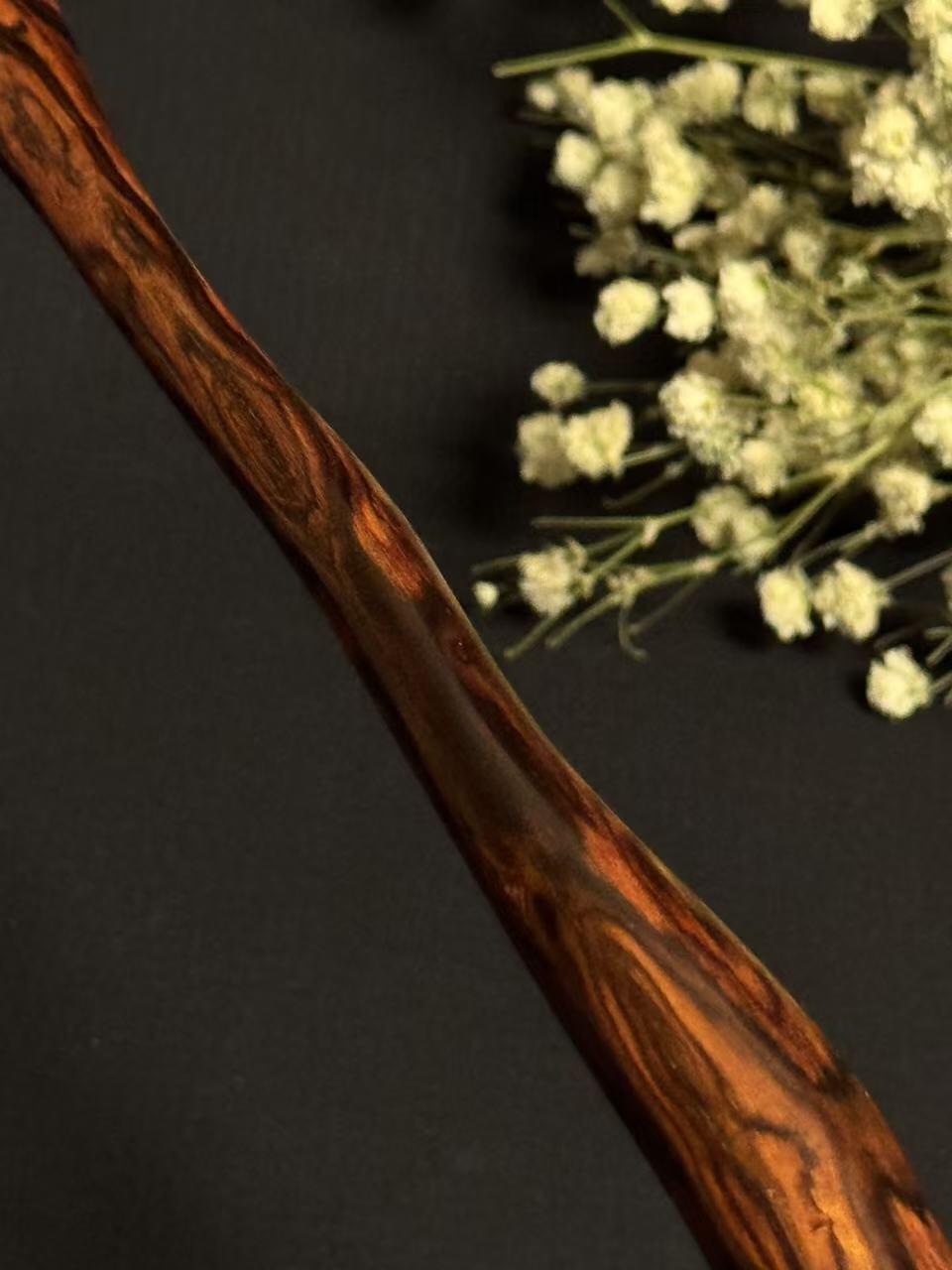 零元拍：NO.3海南黄花梨满鬼脸花纹随形文玩把玩棍，尺寸约：41/4.2/1.8CM