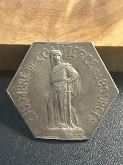 ❤️【币观天下】❤️ 第346期钱币拍卖场- 2026.3.27周五晚上6点半场 长期征集拍品  - 法国博格斯商业联盟纪念六角银质代币，28.5克，36.5mm，丰饶角AR边铭，少见品种