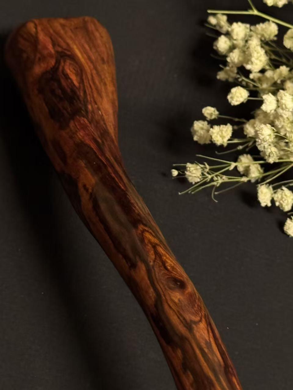 零元拍：NO.3海南黄花梨满鬼脸花纹随形文玩把玩棍，尺寸约：41/4.2/1.8CM