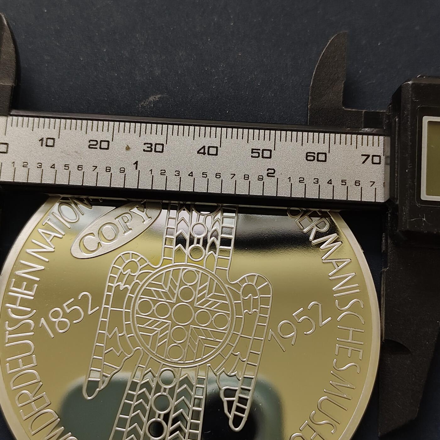 【全场包邮】纯粹捡漏拍515场 【纪念章】德国1952年5马克纽伦堡日耳曼博物馆建馆100周年纪念币70毫米112克超大型精制复刻版纪念章