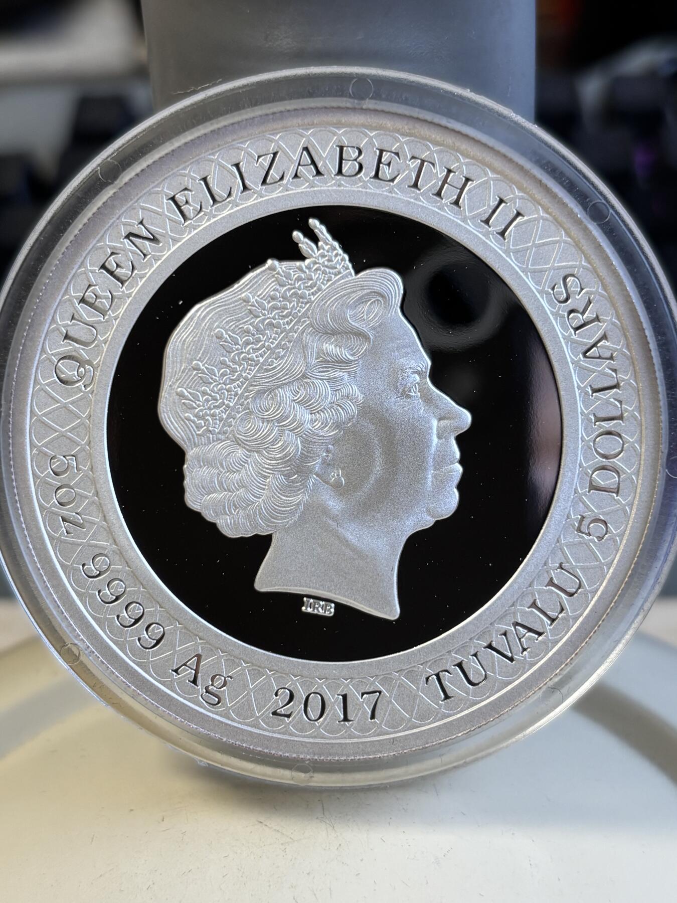 第195期拍卖 图瓦卢2017年恐龙系列霸王龙5盎司精制纪念银币，9999银，发行500枚