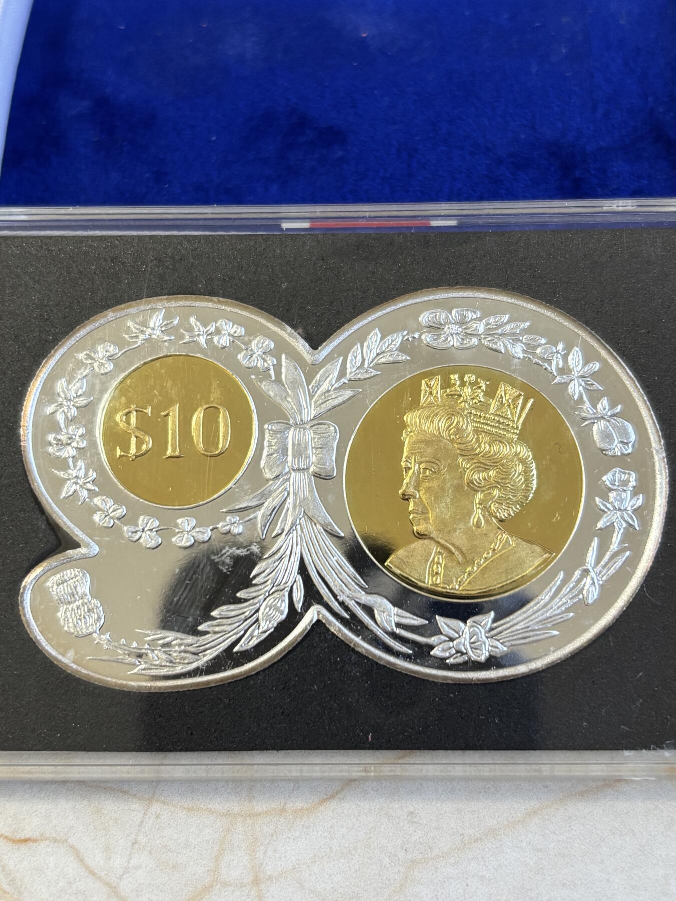 第195期拍卖 维尔京2016年英女王90大寿90数字形镀金2盎司银币，999银，发行3000枚