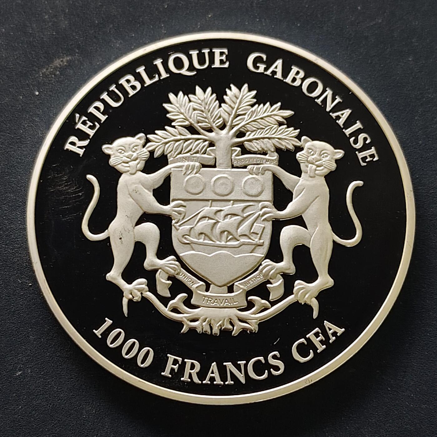 【全场包邮】纯粹捡漏拍515场 【稀少】加蓬2020年1000法郎文森特·梵·高杰作系列《阿尔芒·鲁兰的肖像》50毫米50克精制镀银纪念币-量2500