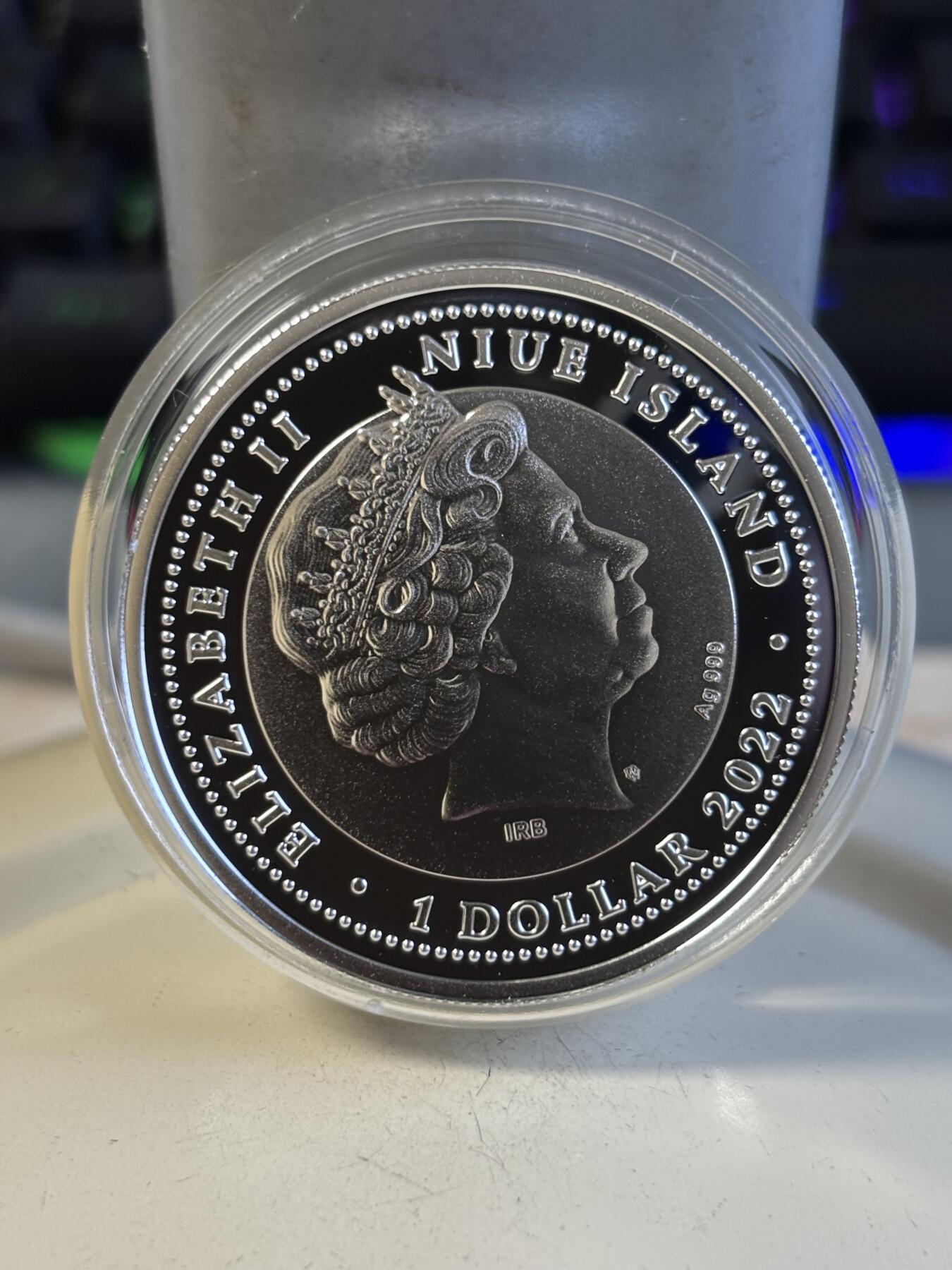 第195期拍卖 纽埃2022年古埃及圣甲虫系列9镶条纹燧石镀金银币，999银，17.5克，发行600枚