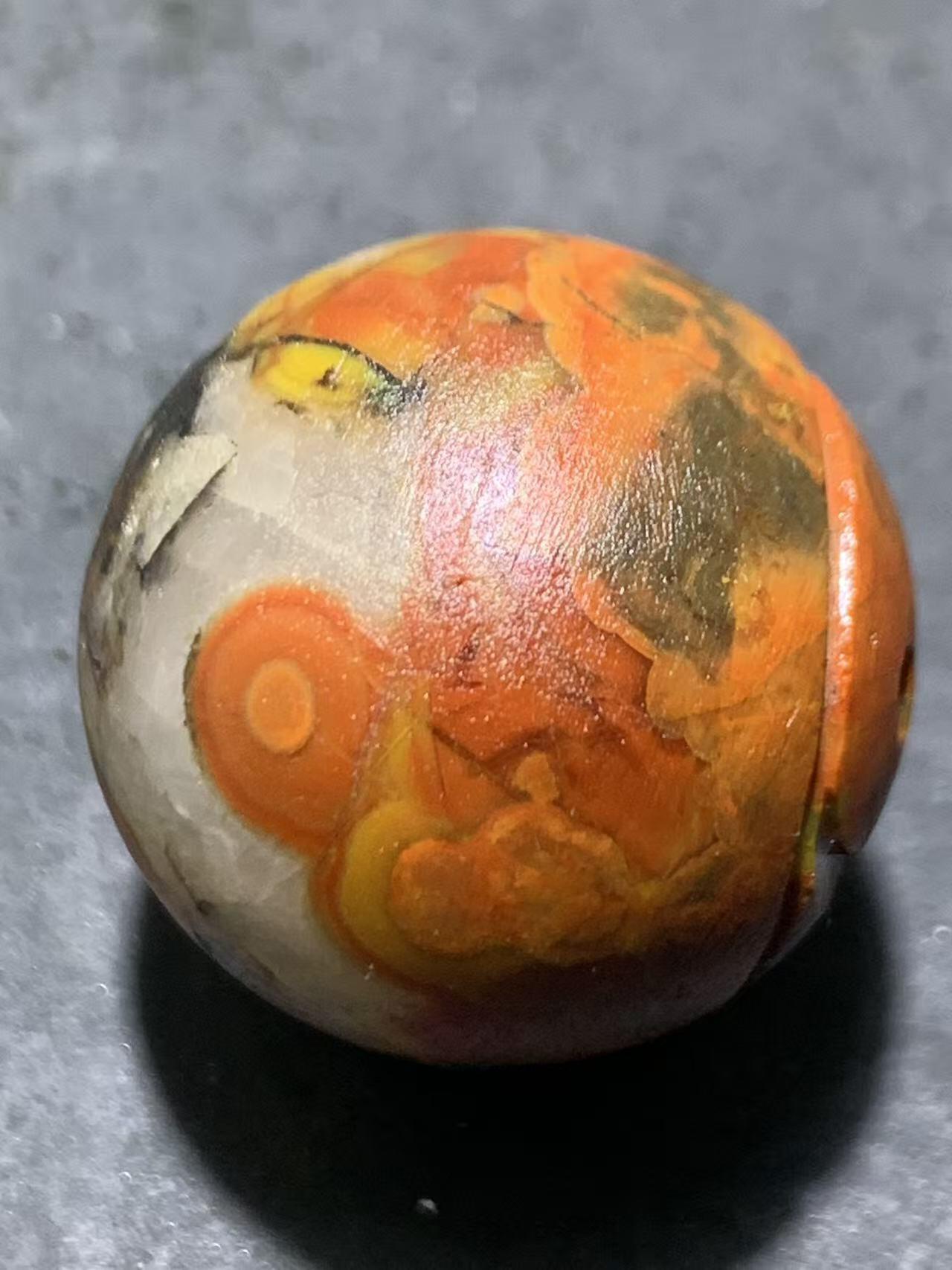 精美亚光冰飘战国红玛瑙手工雕刻道字太极阴阳鱼珠一颗！