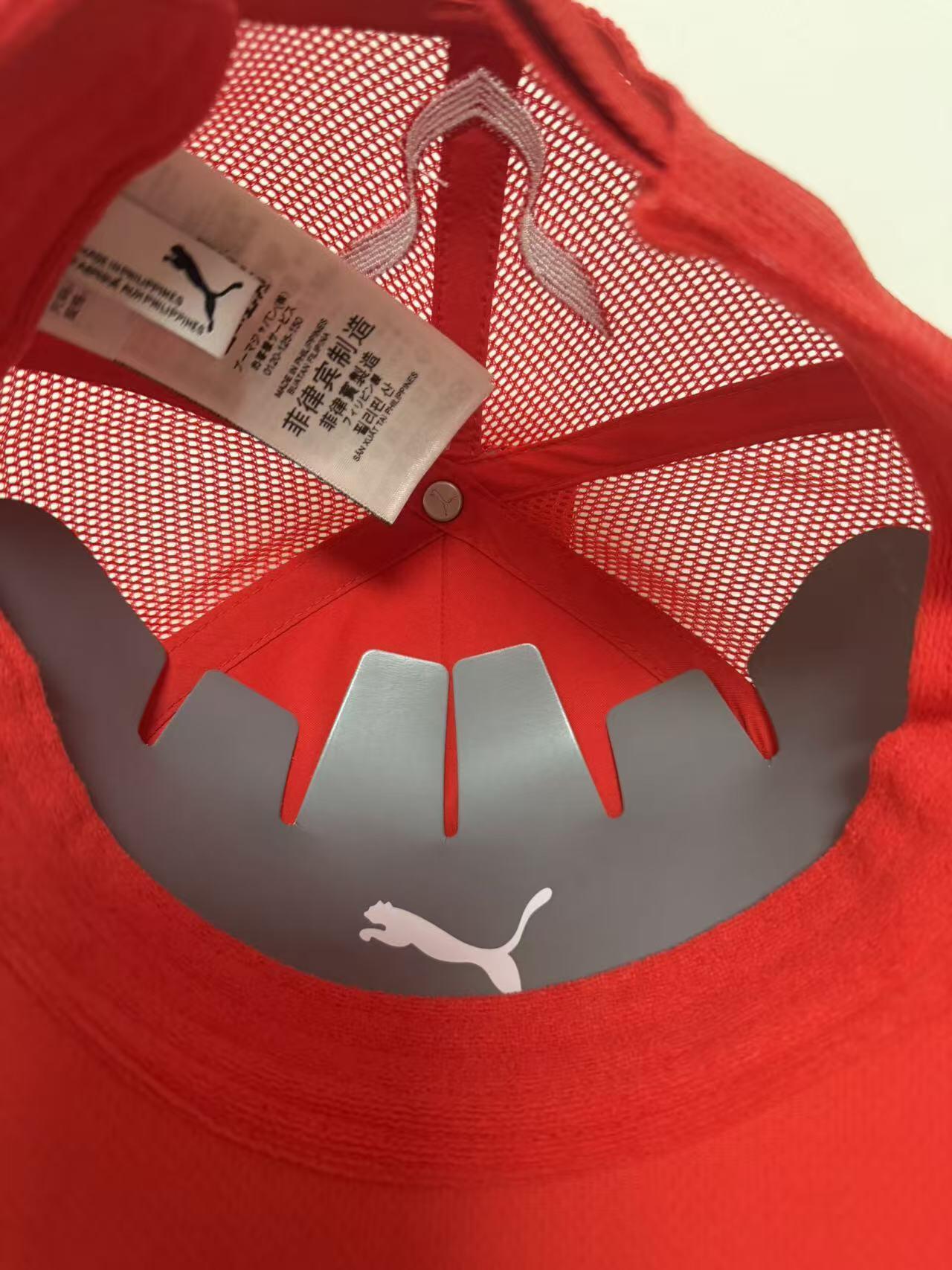 零元拍：F1七冠王刘易斯·汉密尔顿亲笔签名法拉利车队2026赛季44号车手PE车手帽，PUMA出品。极其难得的签了自己赛车的44号以及祝福语Best Wishes和2026年份，签于2026赛季F1中国上海大奖赛！