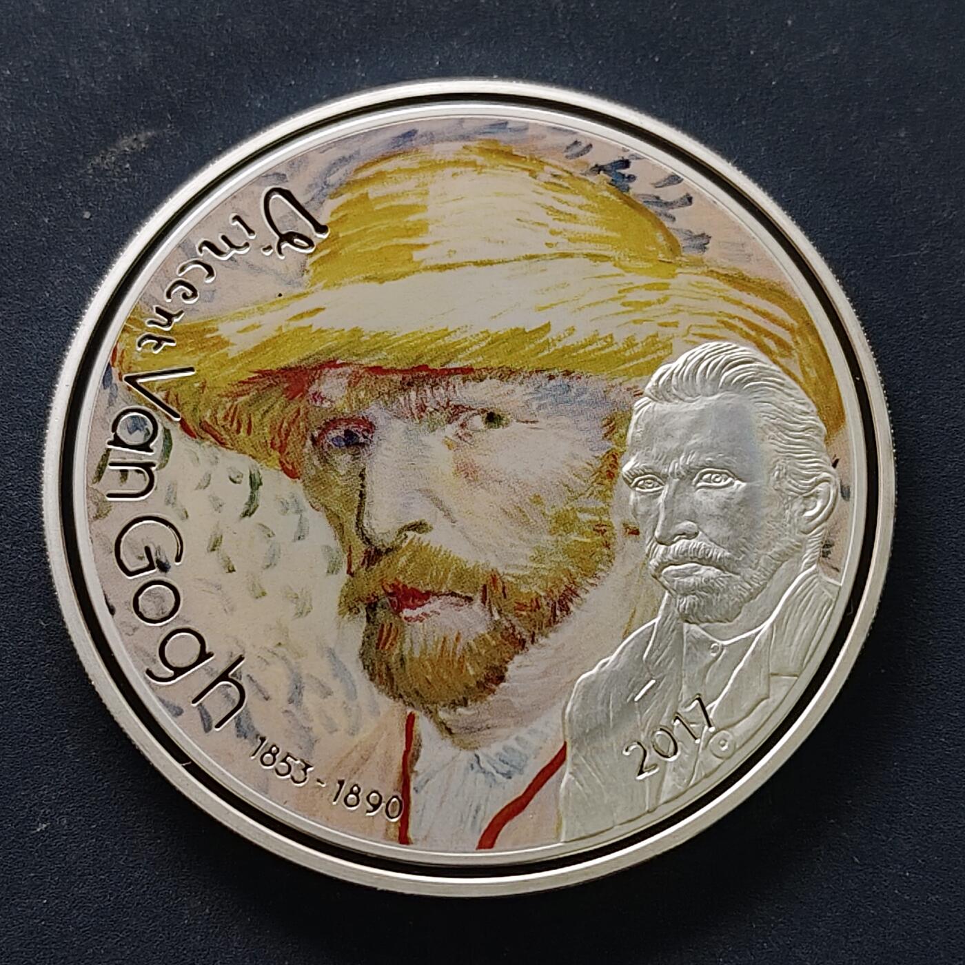 【全场包邮】纯粹捡漏拍515场 【稀少】加蓬2017年1000法郎文森特·梵·高杰作系列《1887年戴草帽的自画像》50毫米50克精制镀银纪念币-量2500