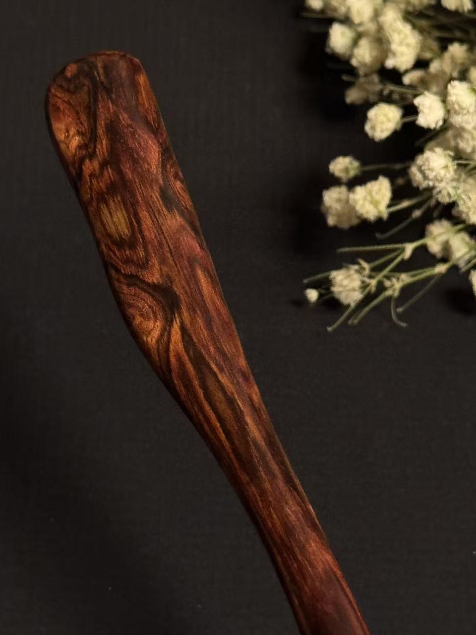 零元拍：NO.3海南黄花梨满鬼脸花纹随形文玩把玩棍，尺寸约：41/4.2/1.8CM