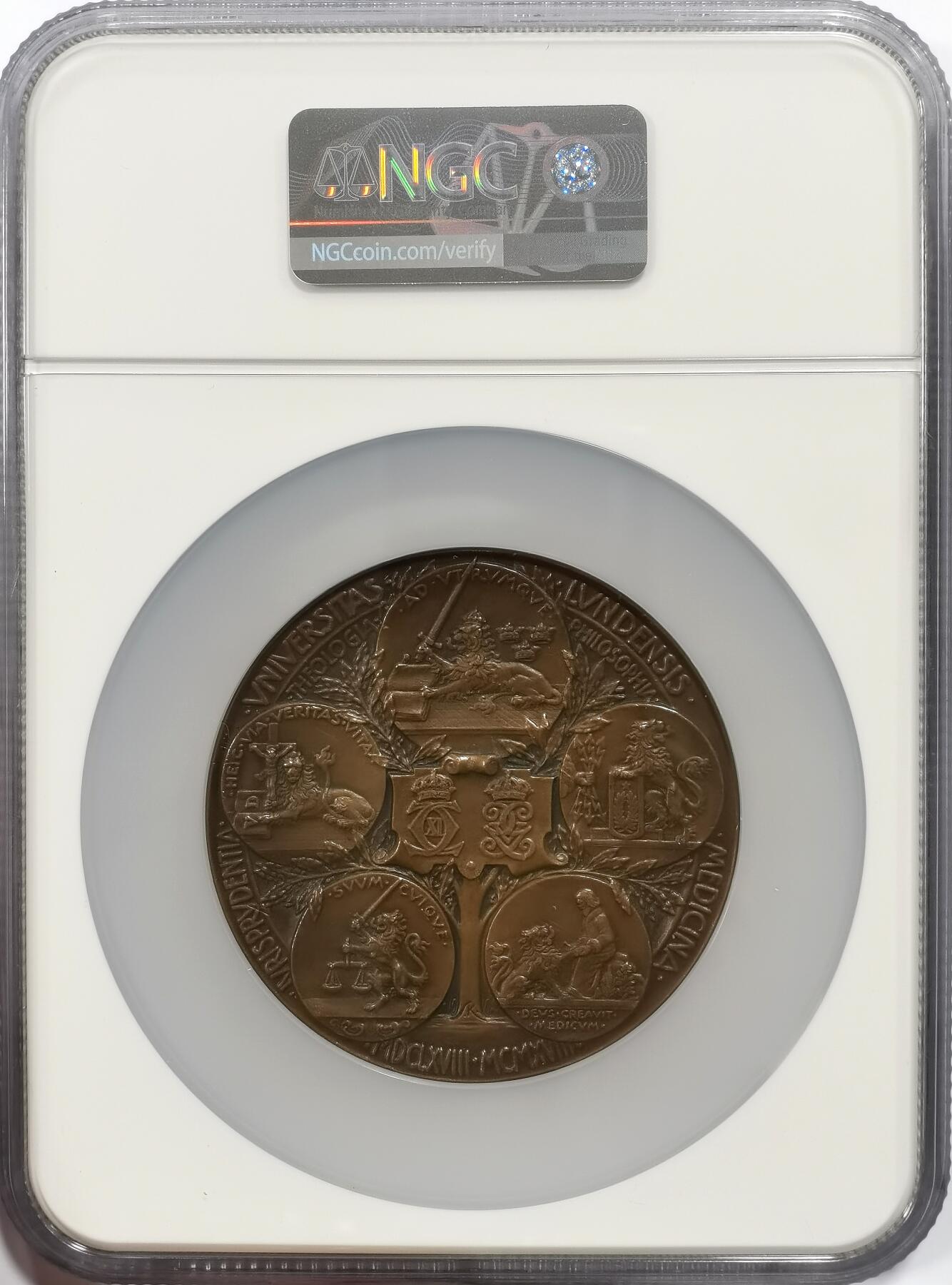 博洋堂“芳菲春韵”3月精品大拍专场暨第166期（全场包邮） NGC MS61BN 瑞典1918年卡罗琳学院成立400周年纪念大铜章，69mm大尺寸，背面极致繁复华丽