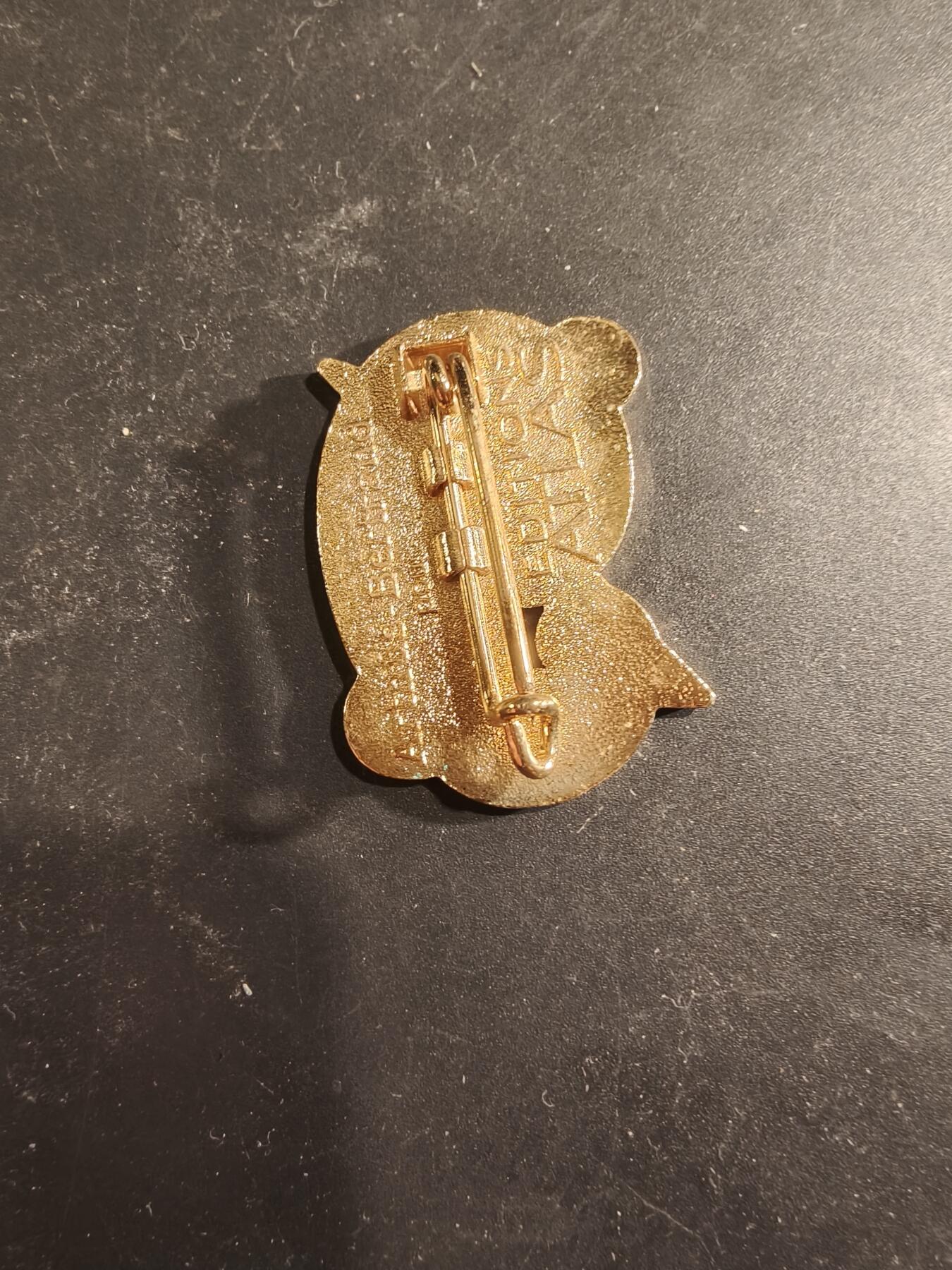 老王徽章第189期 法国陆军第9祖阿夫步兵团证章     该团成立于1914年绰号为“阿尔及利亚的豺狼”和“凡尔登的猛虎”，揭示了其在起源地阿尔及利亚和一战时期凡尔登战役的杰出表现 