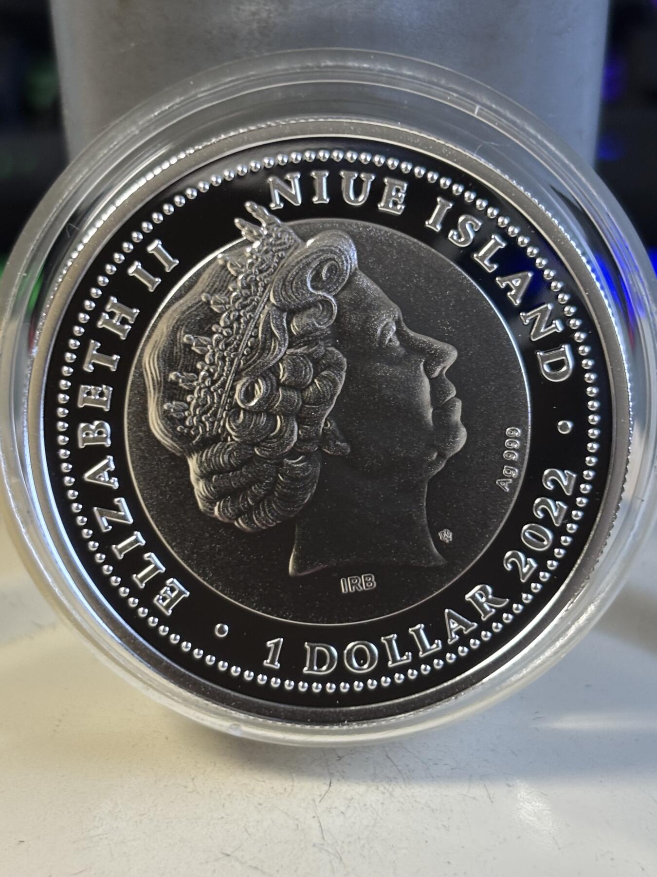 第195期拍卖 纽埃2022年古埃及圣甲虫系列9镶条纹燧石镀金银币，999银，17.5克，发行600枚