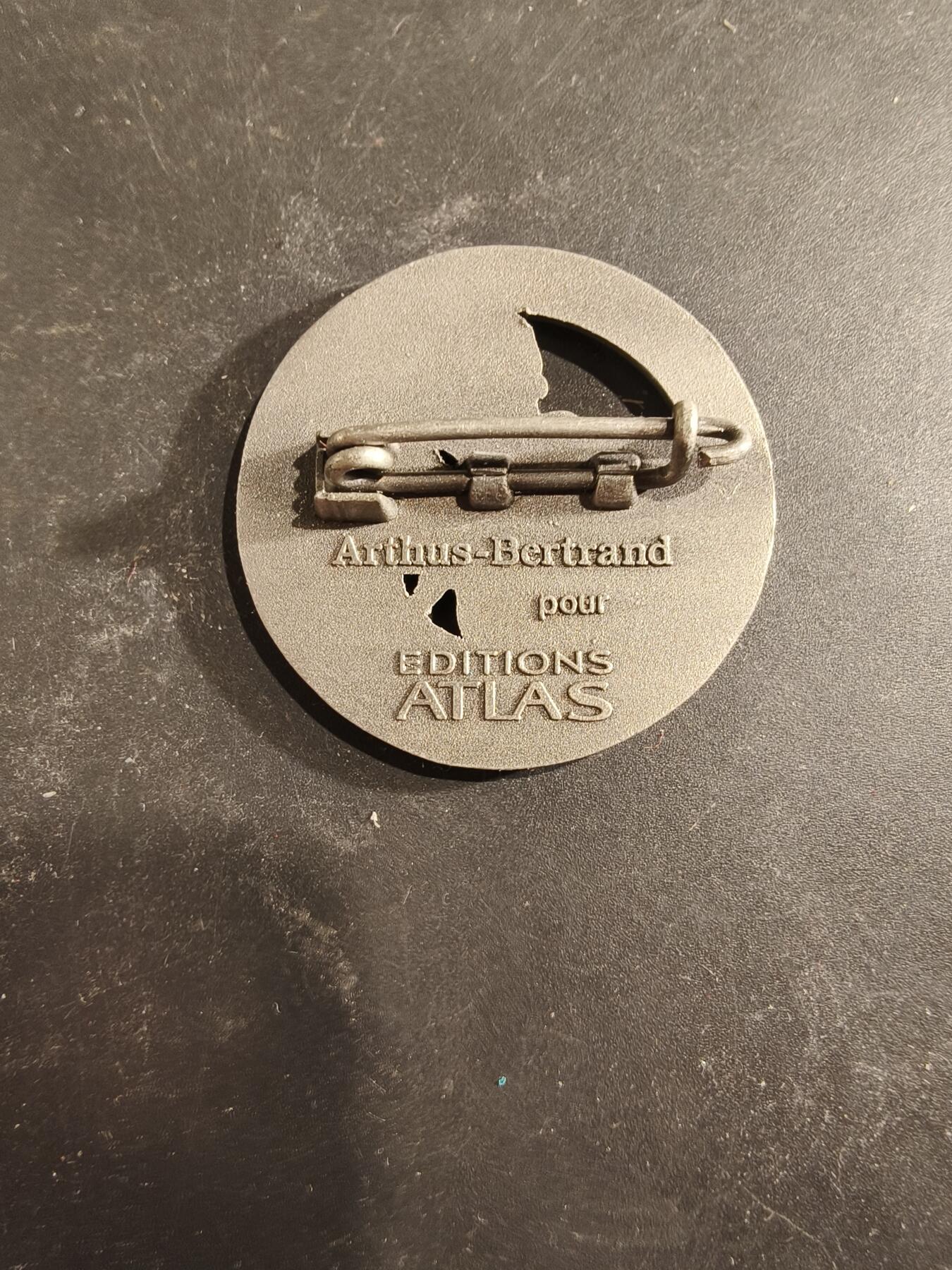 老王徽章第189期 法国外籍兵团第2外籍骑兵团证章     该部队成立于1939年，分别在1946年和1962年两度解散