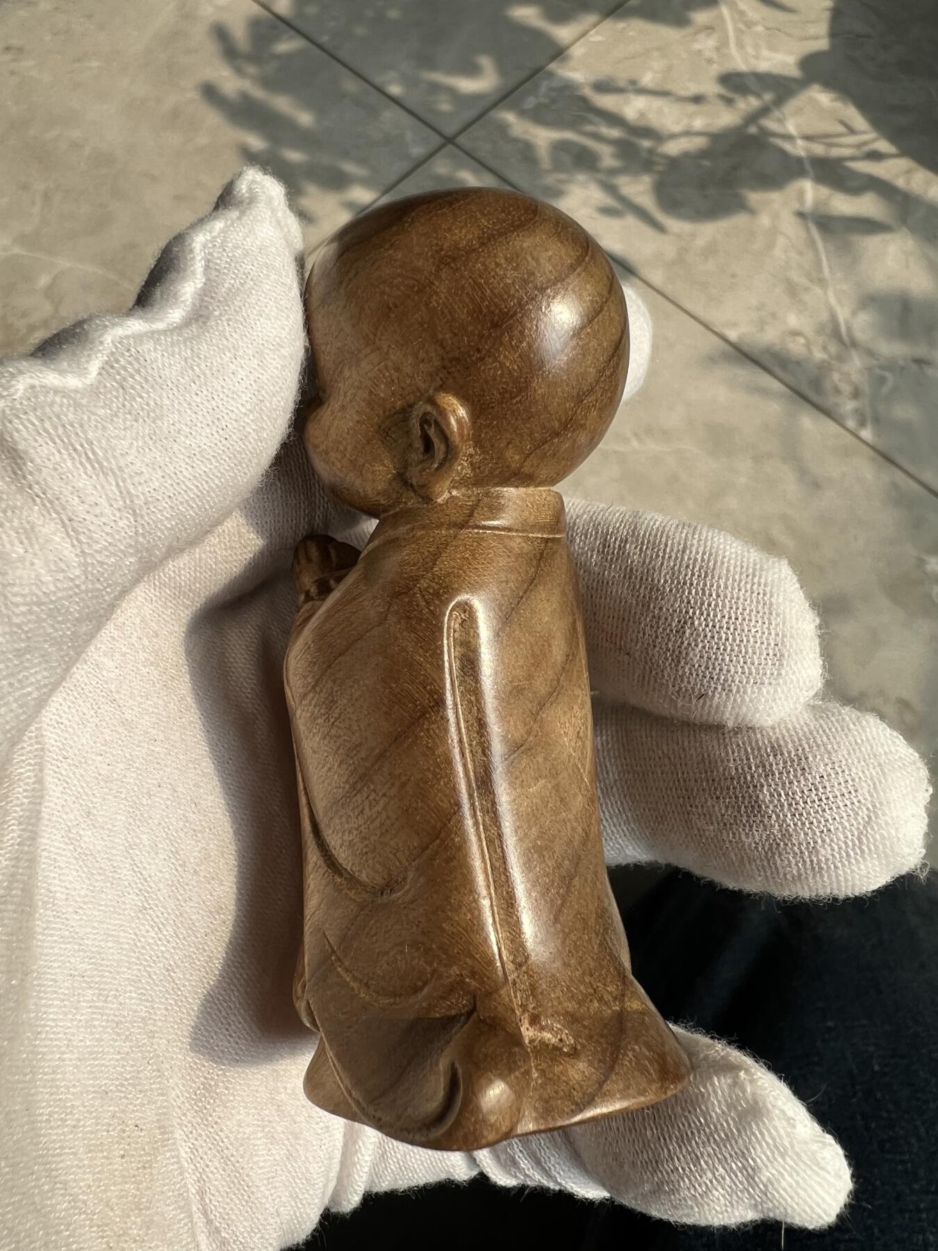 零元拍：金丝楠 精工 小师父 雕件手把件，满手留香金丝流溢。80MM