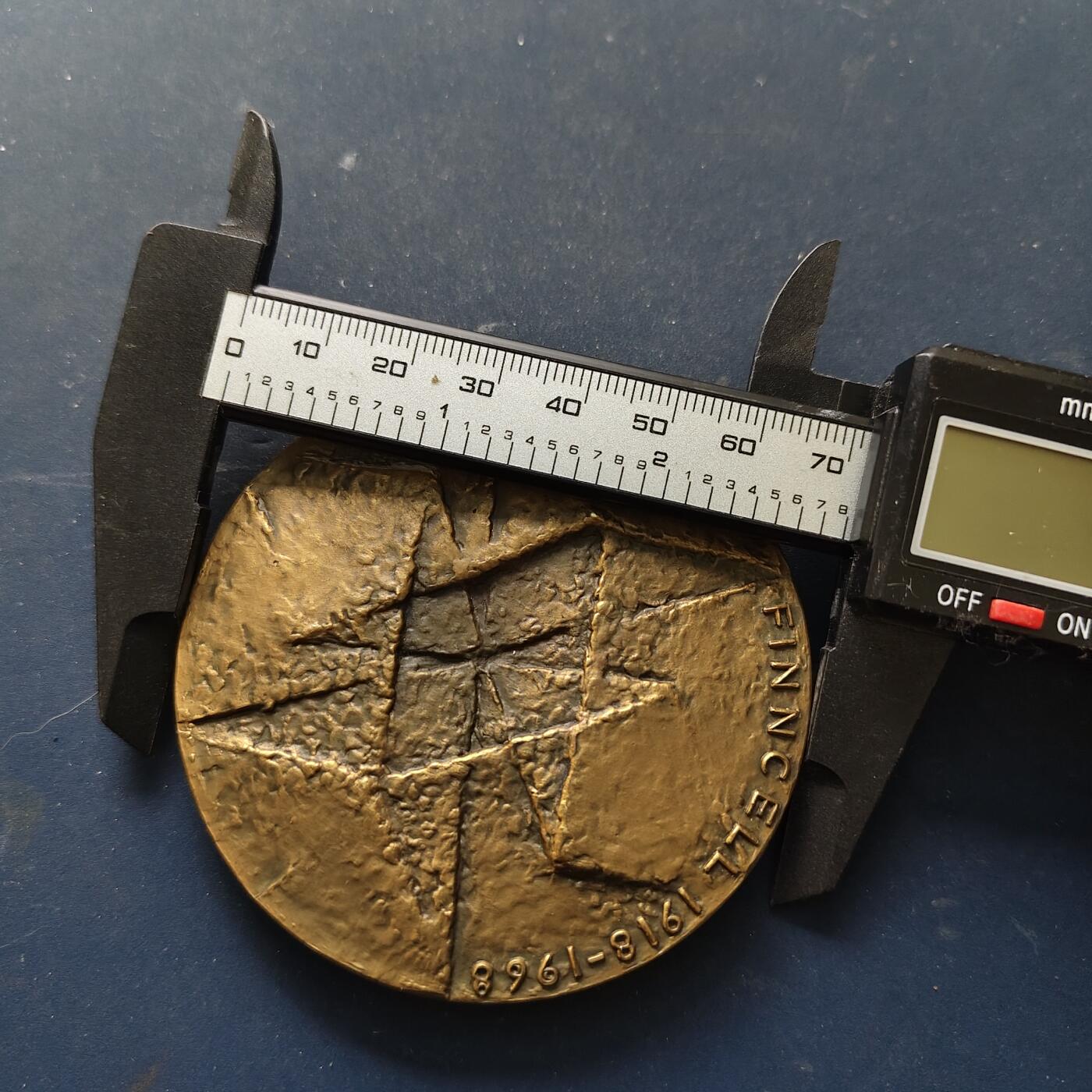 【全场包邮】纯粹捡漏拍515场 【铜章】芬兰纤维素公司成立50周年72毫米纪念大铜章（雕塑家艾莫·图基艾宁创作）