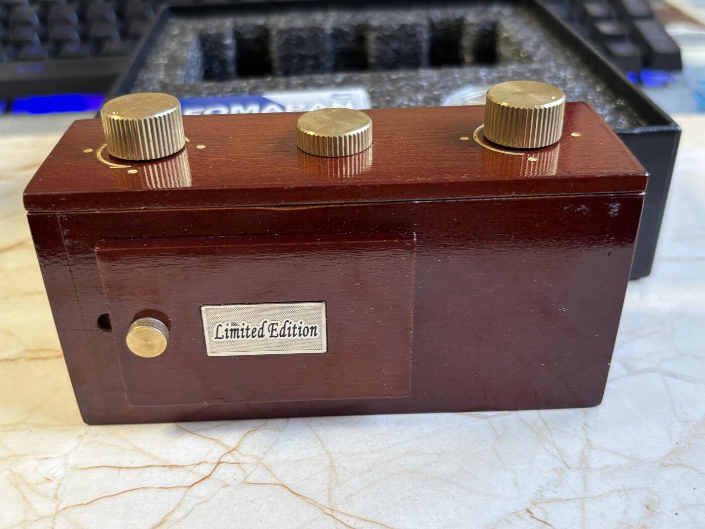 第195期拍卖 帕劳2019年相机照相术发明180周年仿古纪念银币，发行999枚，10克，发行999枚