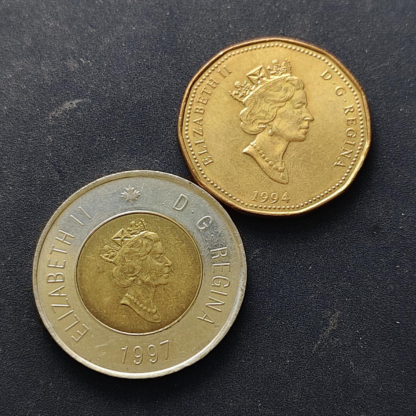 【全场包邮】纯粹捡漏拍514场 加拿大1994-1997年散币2枚一组-含1994年1元国家战争纪念碑建成55周年纪念币