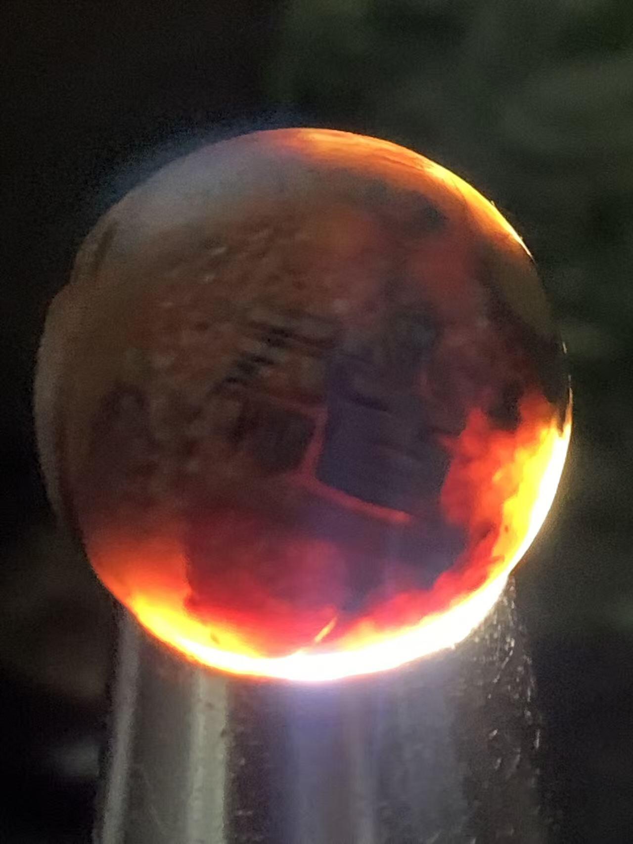 精美亚光冰飘战国红玛瑙手工雕刻道字太极阴阳鱼珠一颗！